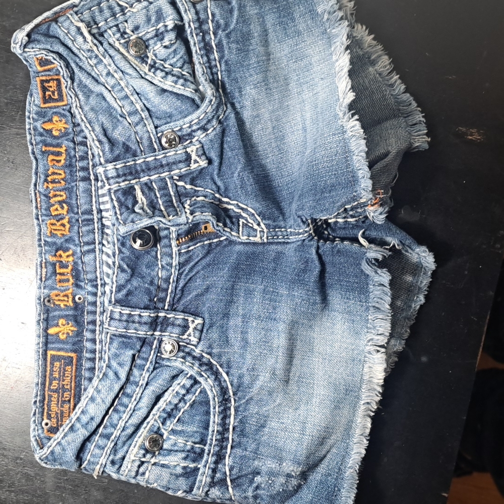Cute rock revival shorts Scarlett style size 24 in great condition